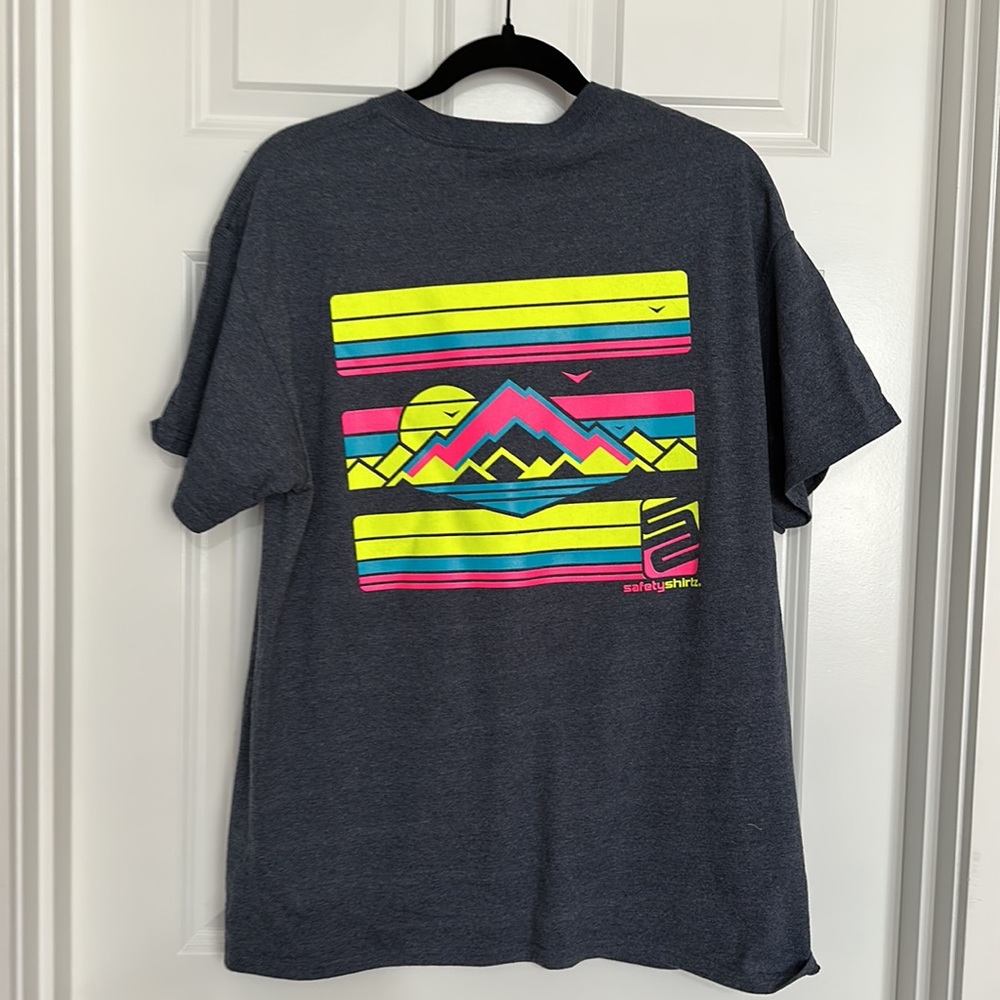 High visibility tee - Picture 3 of 3